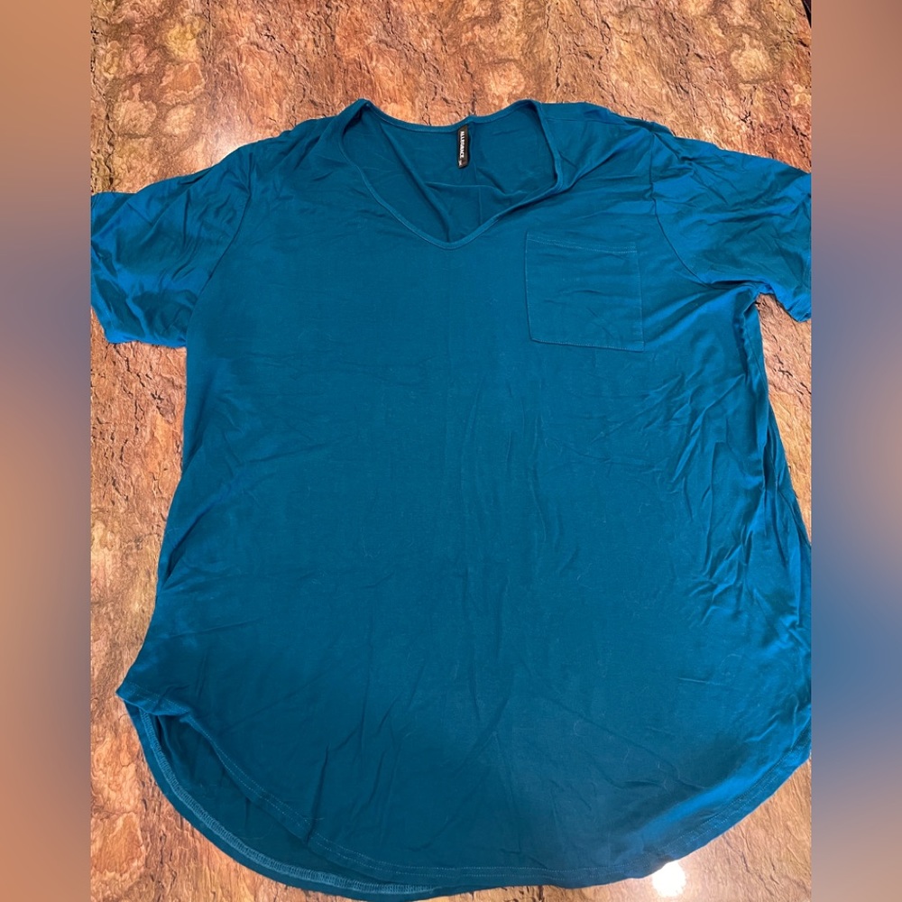 Amazon Women's Short Sleeve V-Neck Tee in Teal with Pocket